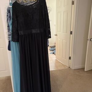 Elegant Black Lace Evening Gown